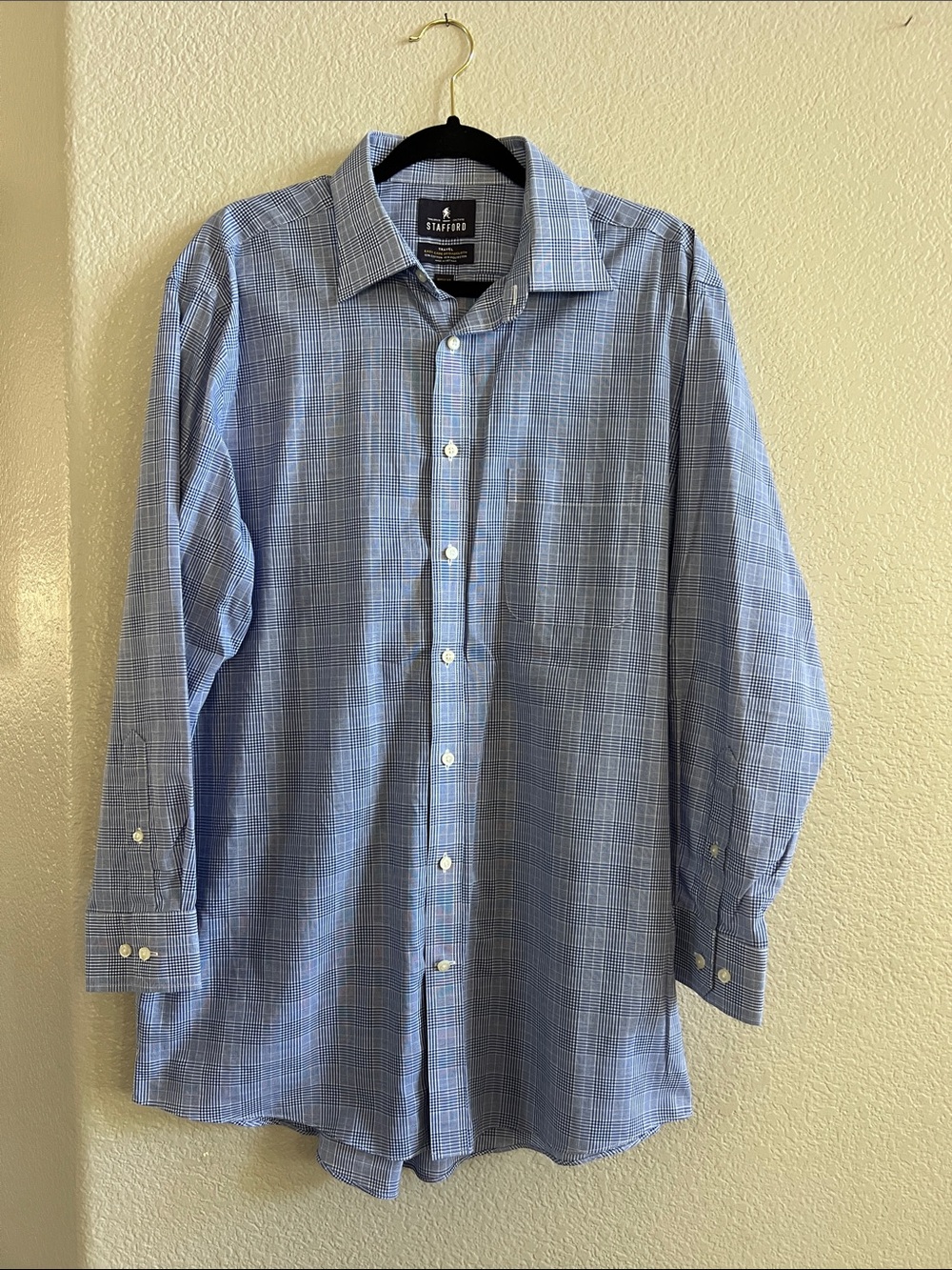 Stafford Men's Navy/White Long Sleeve Button Down Dress Shirt Size 161/2 - 32/33